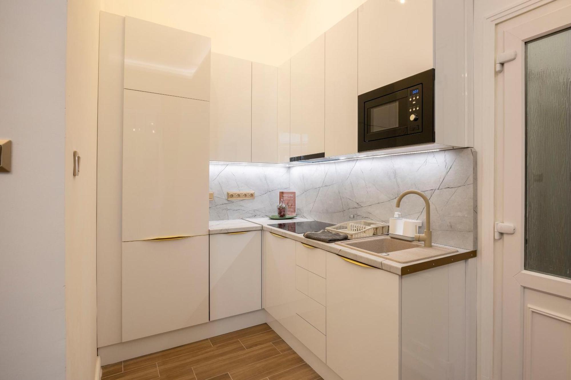 Exclusive Downtown Quentin Residence By Prestige Homes بودابست المظهر الخارجي الصورة